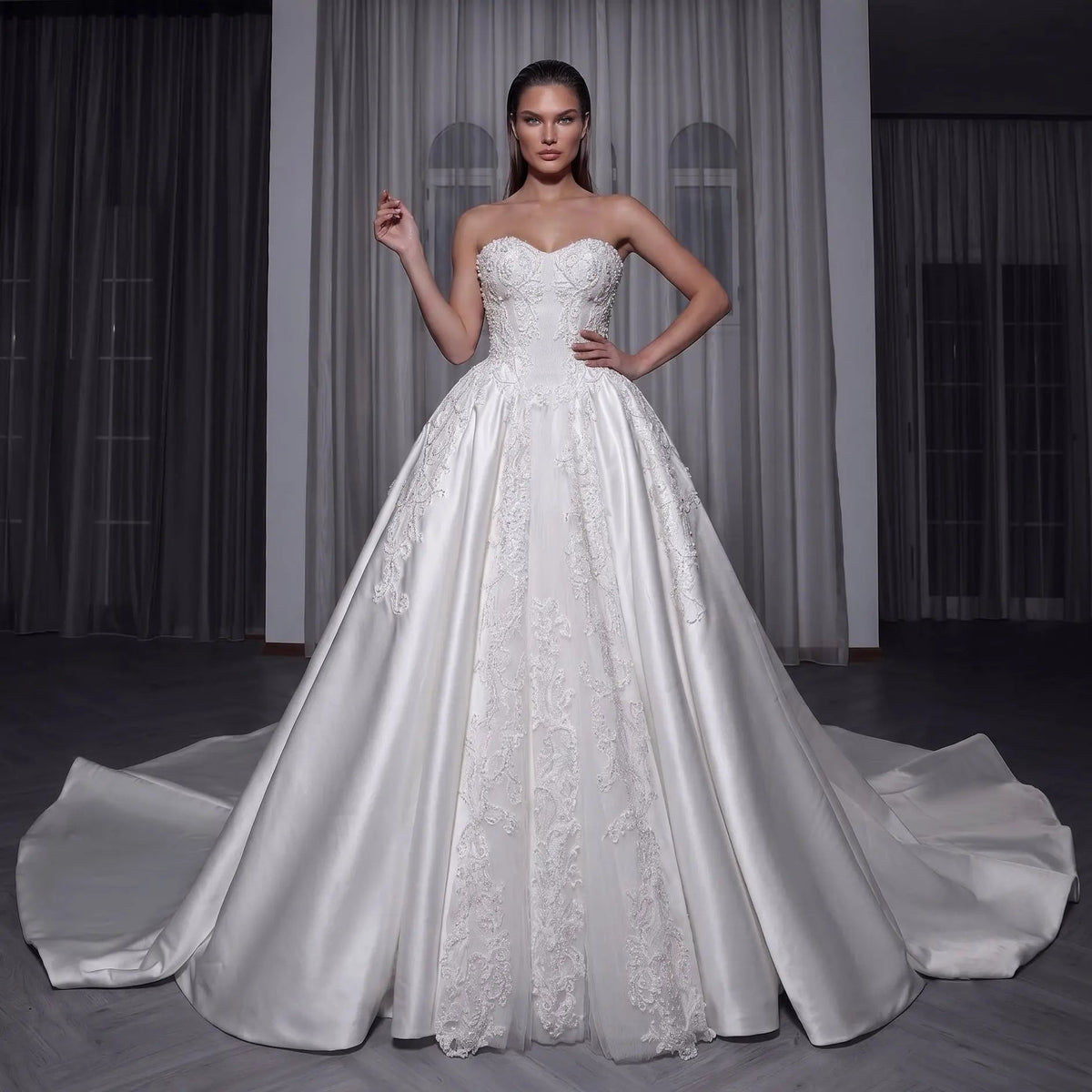 White Satin Strapless Wedding Dress Lace Appliques Sweetheart Neckline Ball Gown ZP010