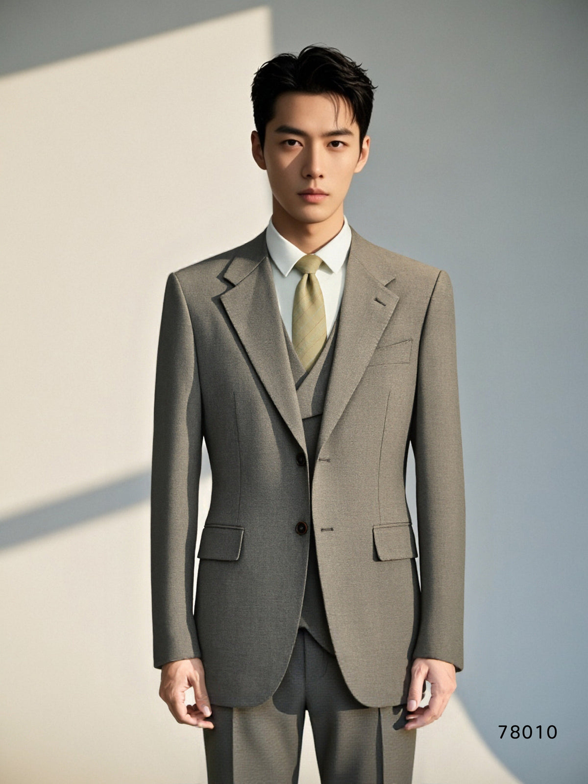 Solid Taupe Grey Three Piece Wool Suit for Groom and Business (ZD17097)