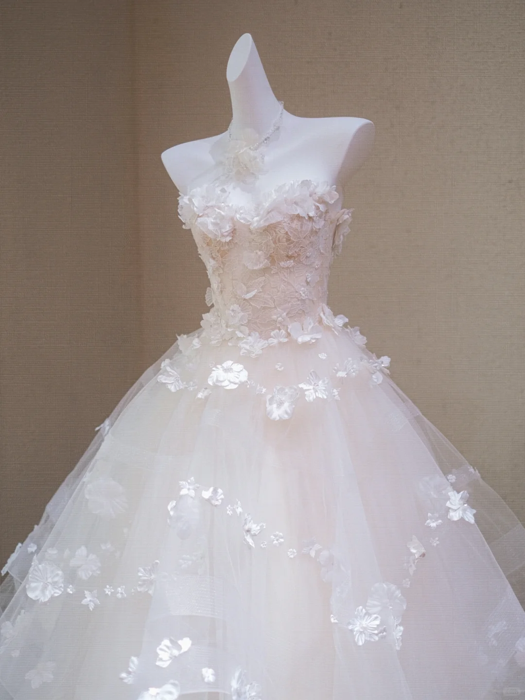 Beautiful Sweetheart Neck White Tulle Lace Appliques Long Wedding Dress Bridal Dress