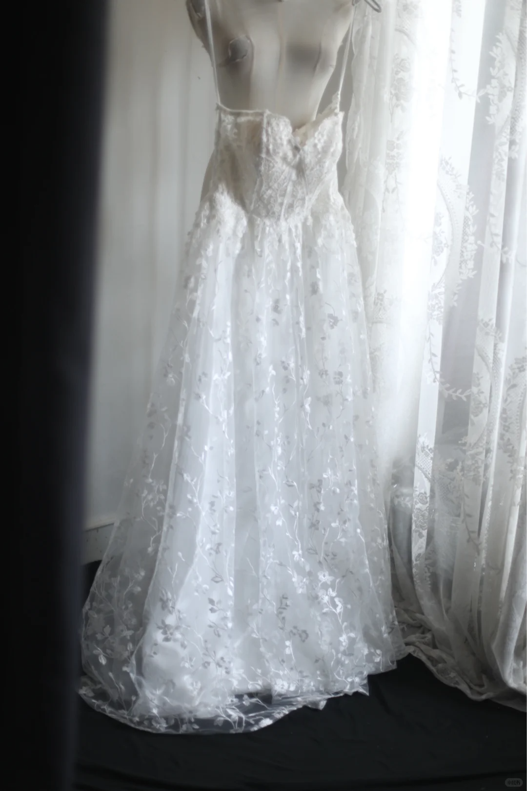 Simple White Spaghetti Straps Lace Appliques A Line Wedding Dress Bridal Dress