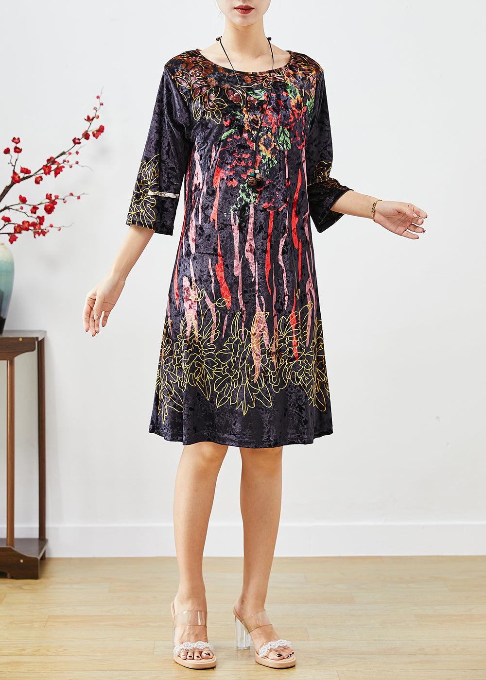Beautifully Finished Dress in a Timeless Design