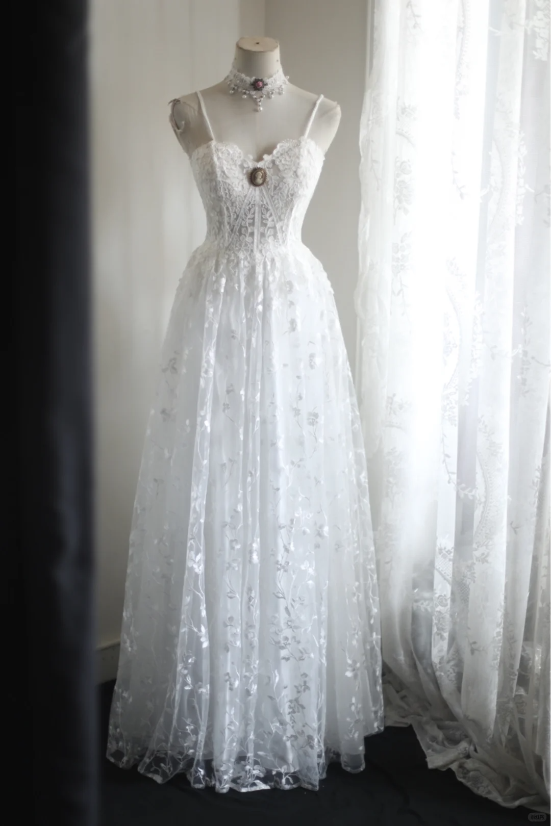 Vintage White Spaghetti Straps Lace A Line Wedding Dress Guest Dress - VelvetHem