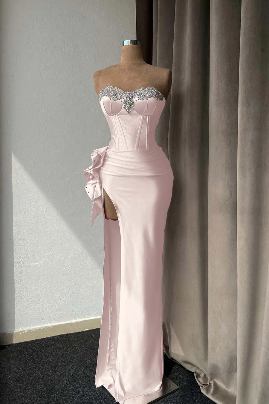 Luxurious Pink Strapless Beaded Slit Evening Dress Sheath Prom Dress - VelvetHem