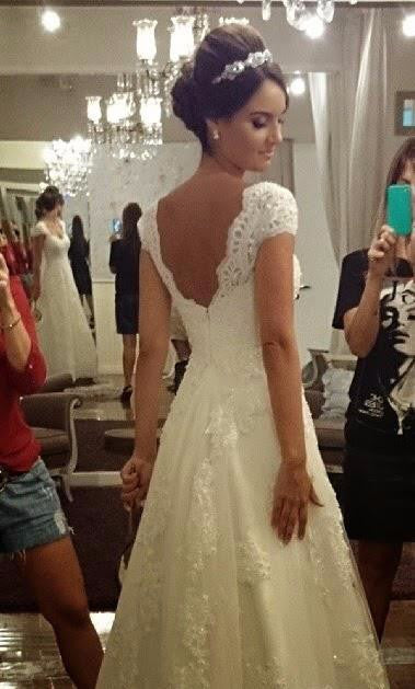 A-Line White Lace Long Beach Wedding Dress with Beadings Elegant Applique Short Sleeve Zipper Bridal Gown