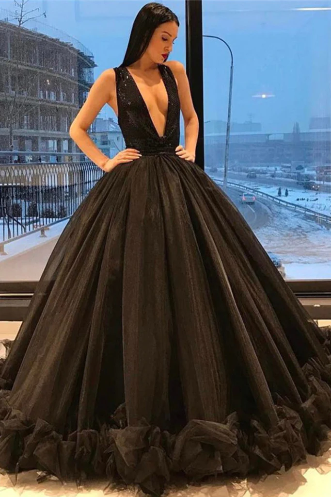 Black Quinceanera Dresses Ball Gown V Neck Sequined Bodice Tulle Floor Length - VelvetHem