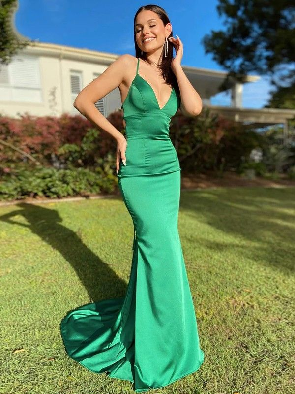 Green Sheath/Column V-Neck Prom Dresses With Criss-Cross Straps - VelvetHem