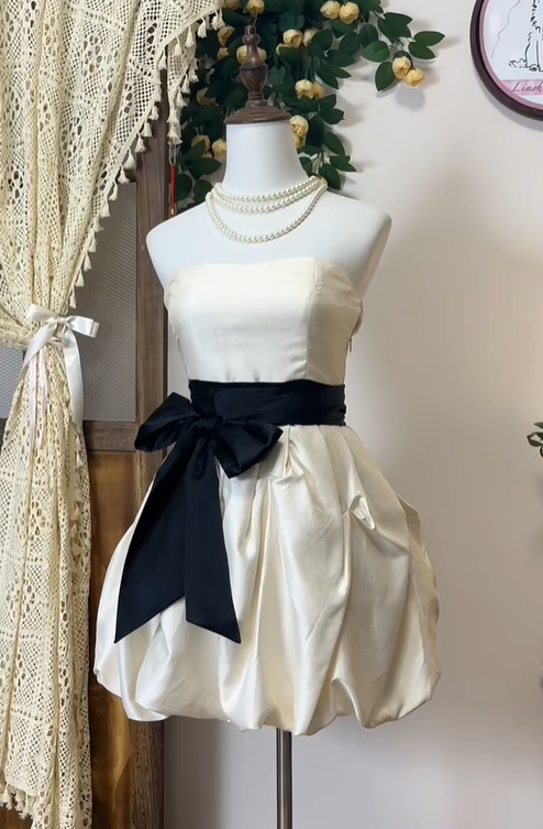 Pretty Strapless Satin Pleated Mini Cocktail Dress Light Champagne Homecoming Dress - VelvetHem