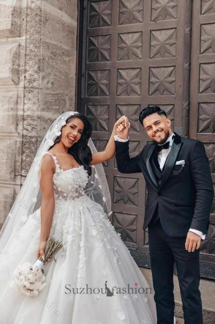 Ball Gown Lace Square Sleeveless White Wedding Dress Bridal Gown With Appliques