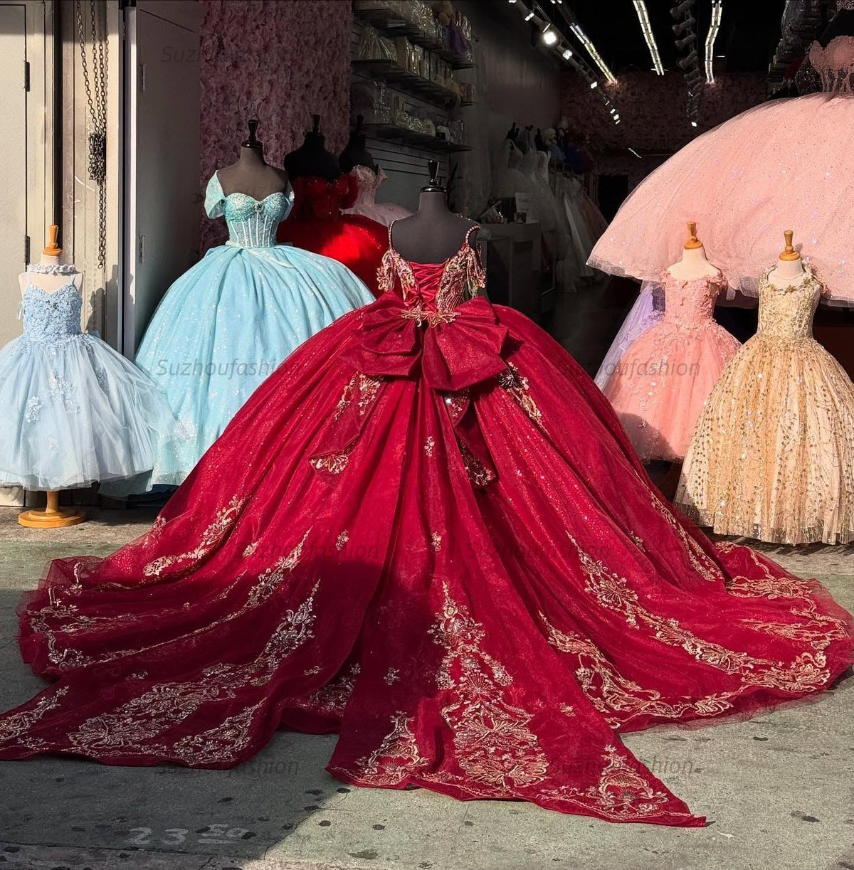 Ball Gown Off Shoulder Sleeveless Spaghetti Straps Beaded Crystal Gold Appliques Red Tulle Quinceanera Dress Birthday Party Gown
