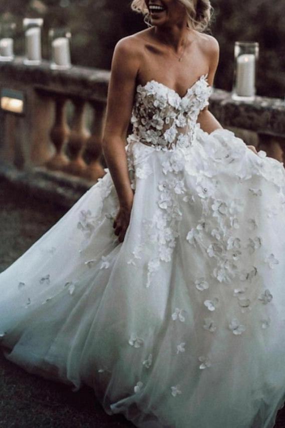 Beach A-Line Beach Wedding Dress Strapless Lace Tulle Sleeveless Sexy Backless Bridal Gowns with Sweep Train