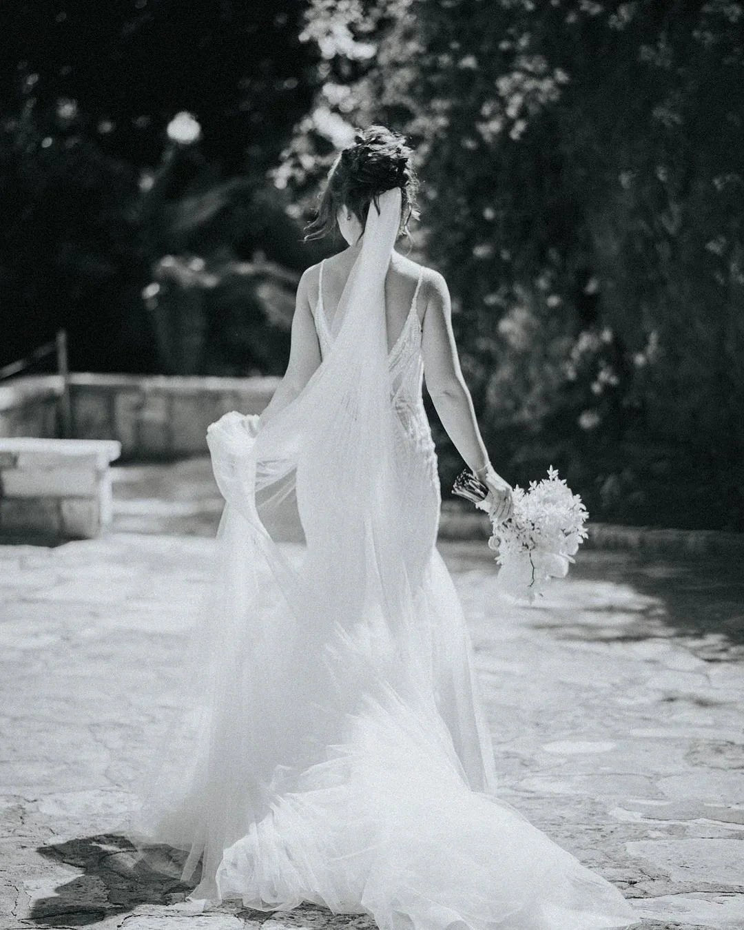 Beautiful Long Mermaid Spaghetti Straps V-neck Lace Sleeveless Backless Wedding Dress (ZD15662)