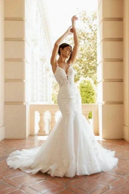 Beautiful Long Mermaid V-neck Spaghetti Straps Wedding Dresses with Lace (ZD15631)