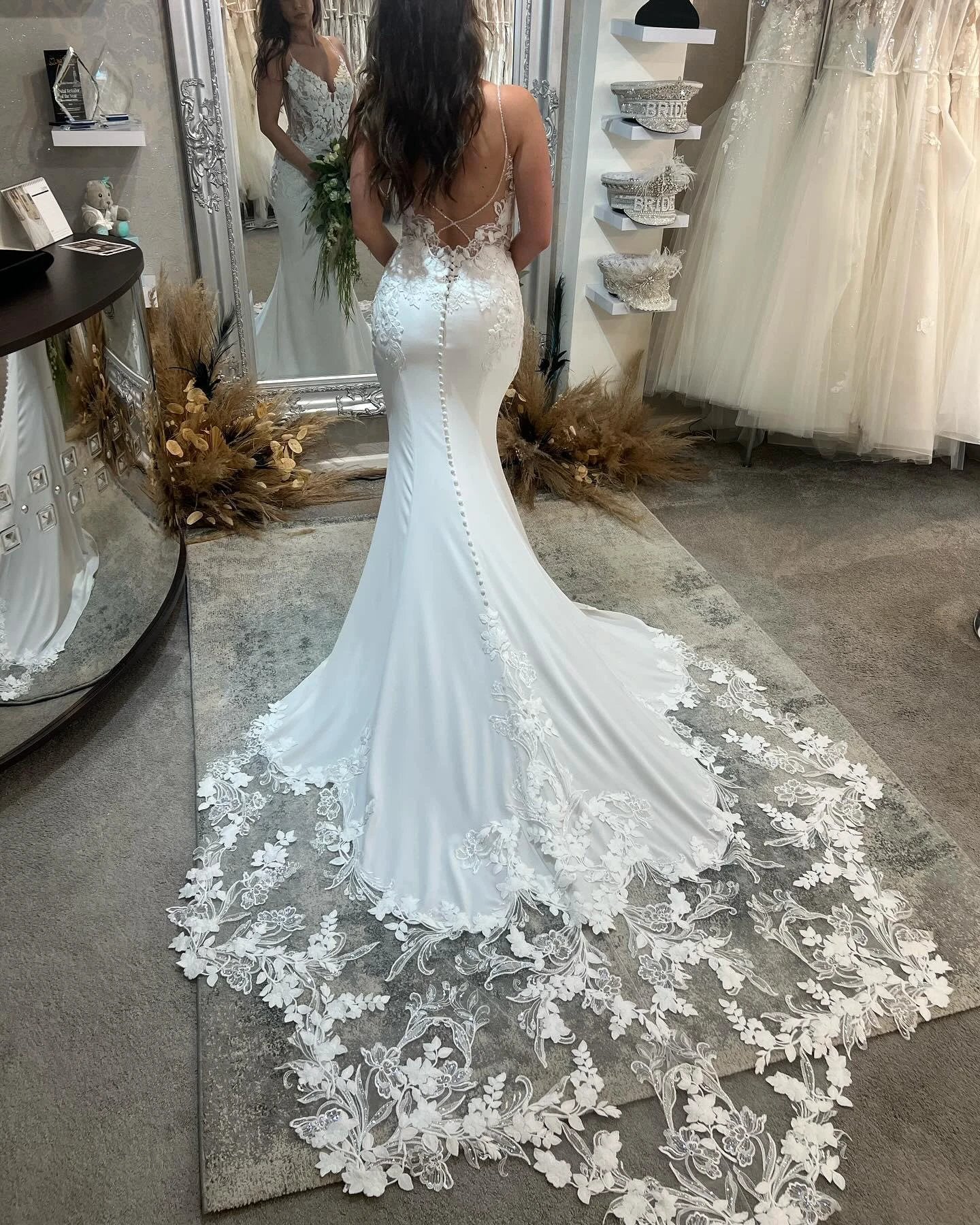 Beautiful Mermaid Spaghetti Straps Sleeveless Sequined Lace Wedding Dresses (ZD16480)