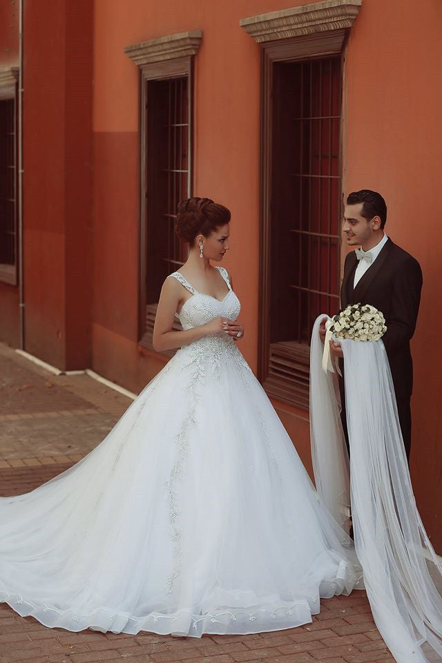 Beautiful Spaghetti Strap Crystal Ball Gown Wedding Dress New Arrival Lace Elegant Bridal Gowns