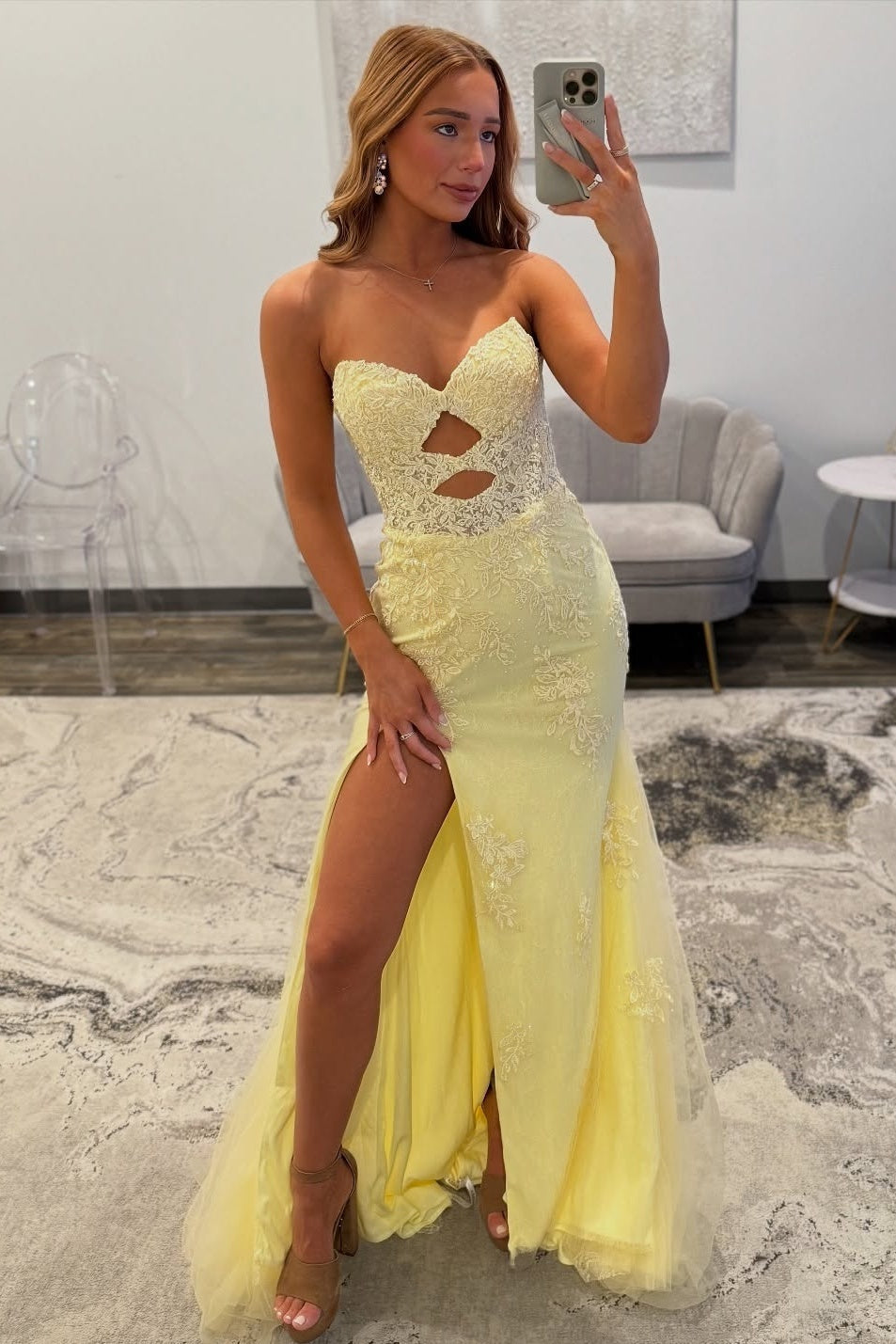 Beautiful Mermaid Sweetheart Yellow Lace Long Prom Dress with Keyhole