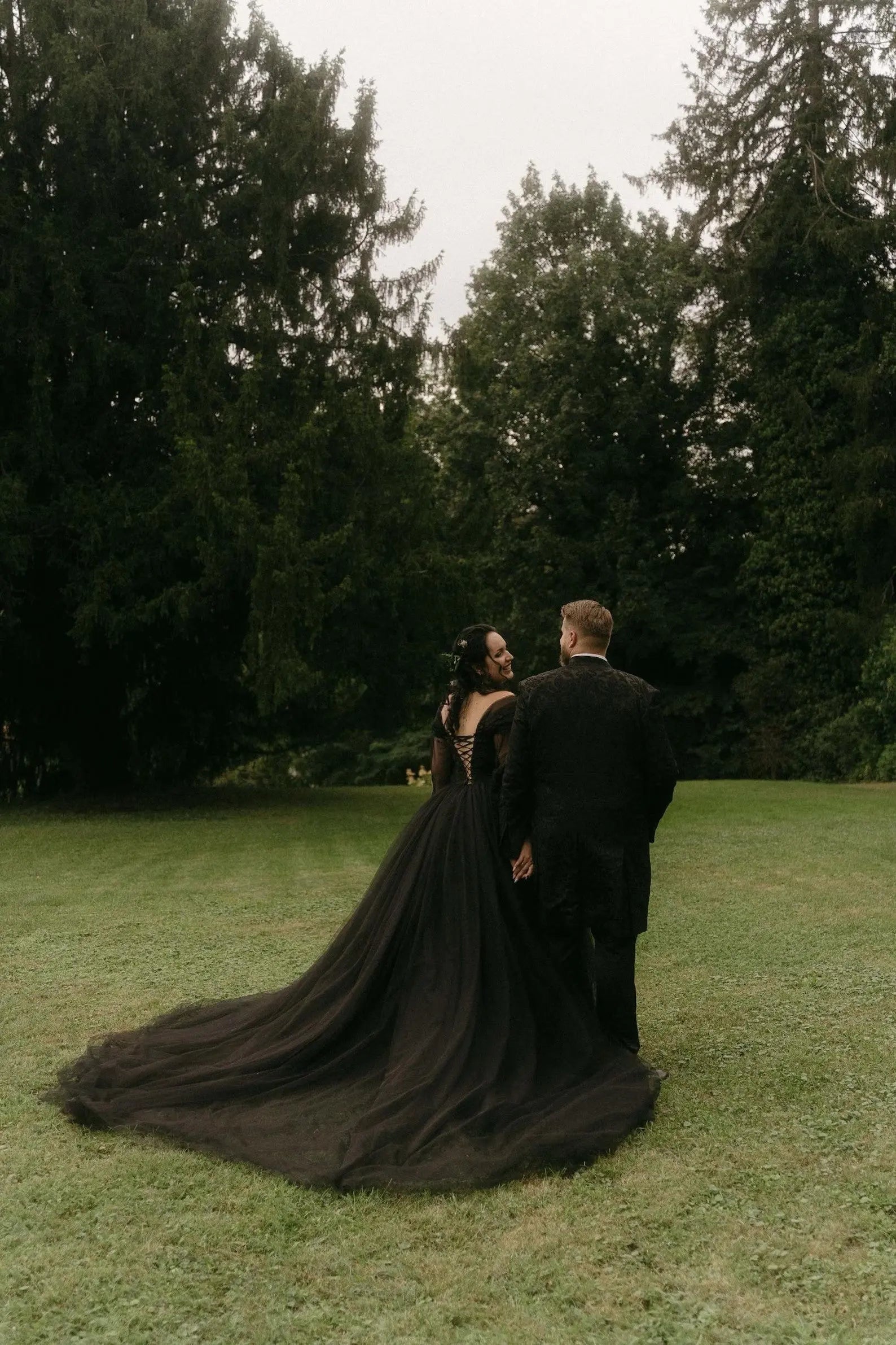 Black Luxury Gothic Wedding Dress 3D Floral Corset Tulle Ball Gown With Train ZP201