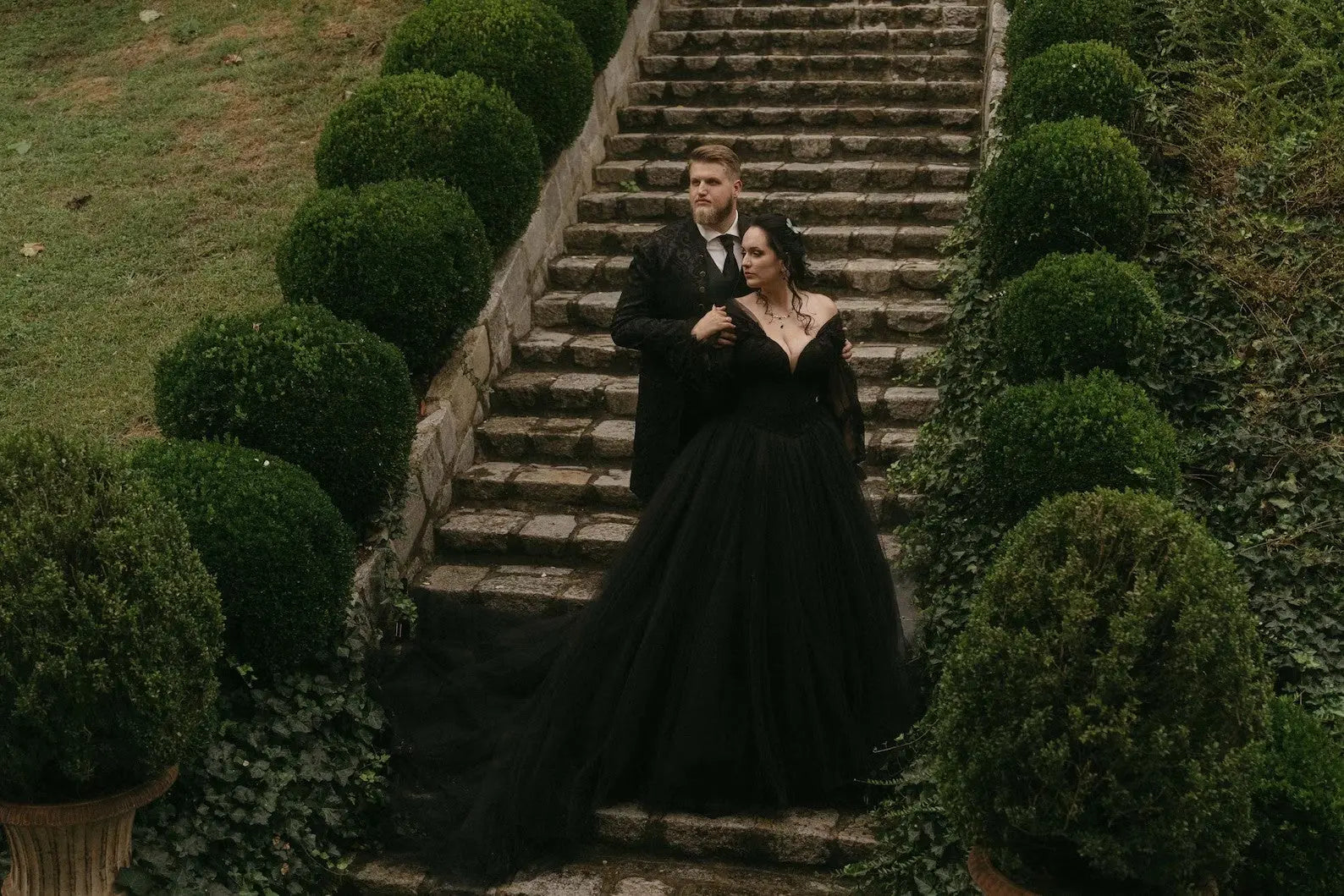 Black Luxury Gothic Wedding Dress 3D Floral Corset Tulle Ball Gown With Train ZP201