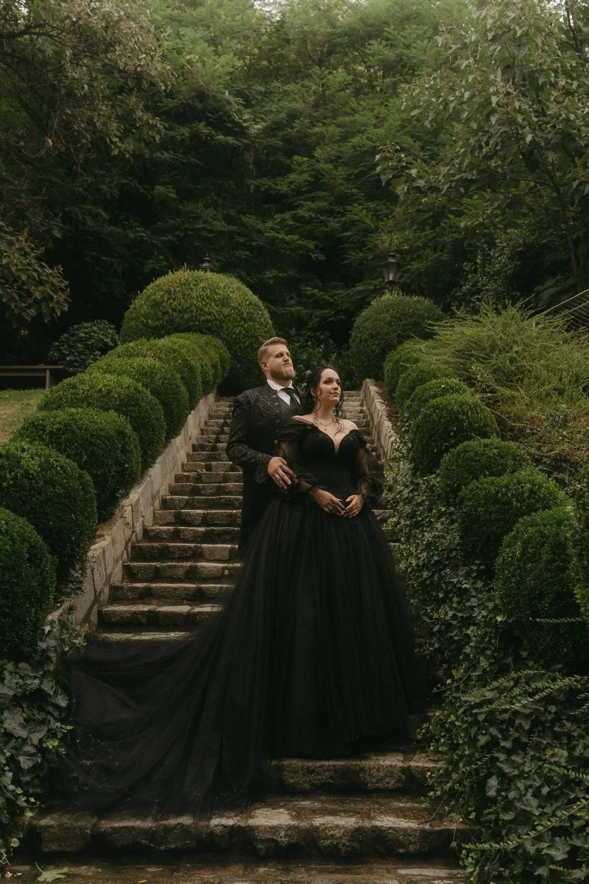 Black Luxury Gothic Wedding Dress 3D Floral Corset Tulle Ball Gown With Train ZP201