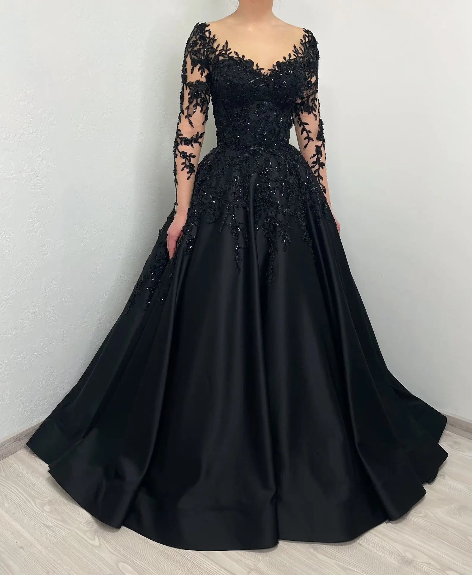 Black Luxury Gothic Wedding Dress Bridal Gown Heavy Beading ZP199