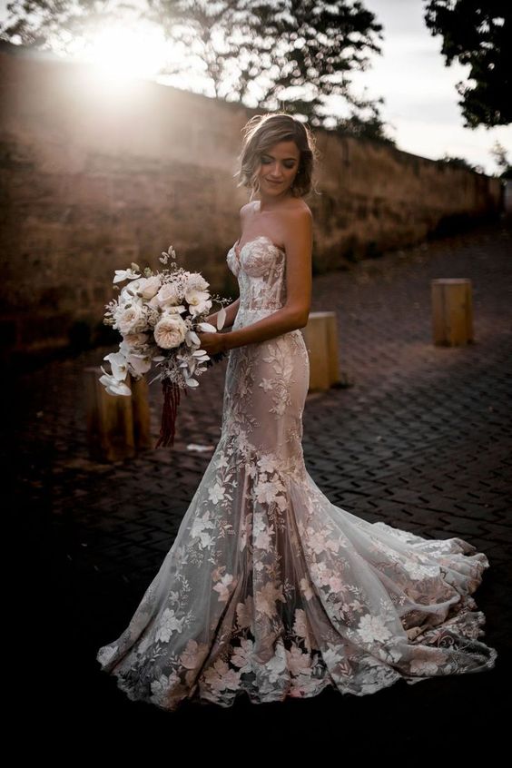 Boho Sweetheart Sleeveless White Appliques Mermaid Beach Bridal Dress