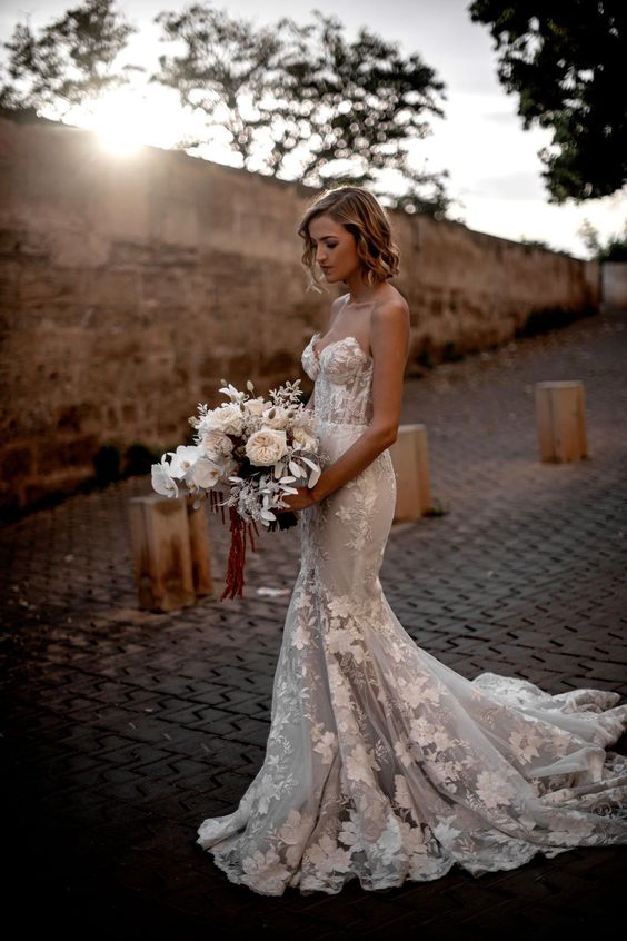 Boho Sweetheart Sleeveless White Appliques Mermaid Beach Bridal Dress