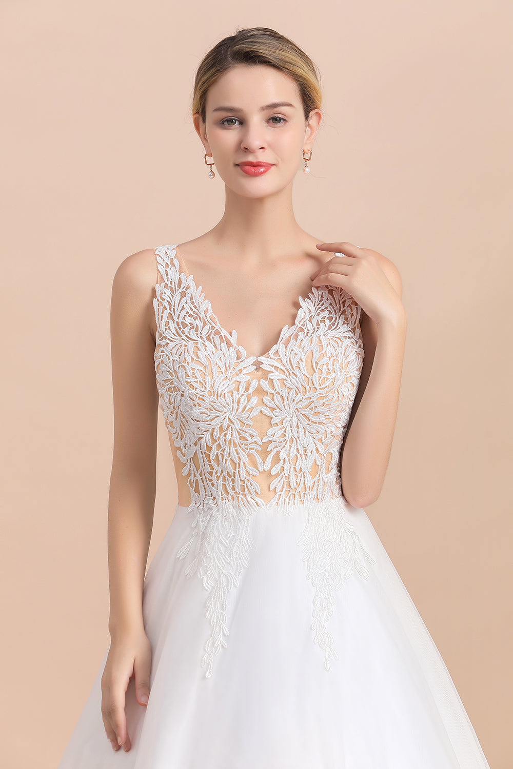 Boho V-Neck Lace Wedding Dress | Tulle Appliques Sleeveless Bridal Gowns