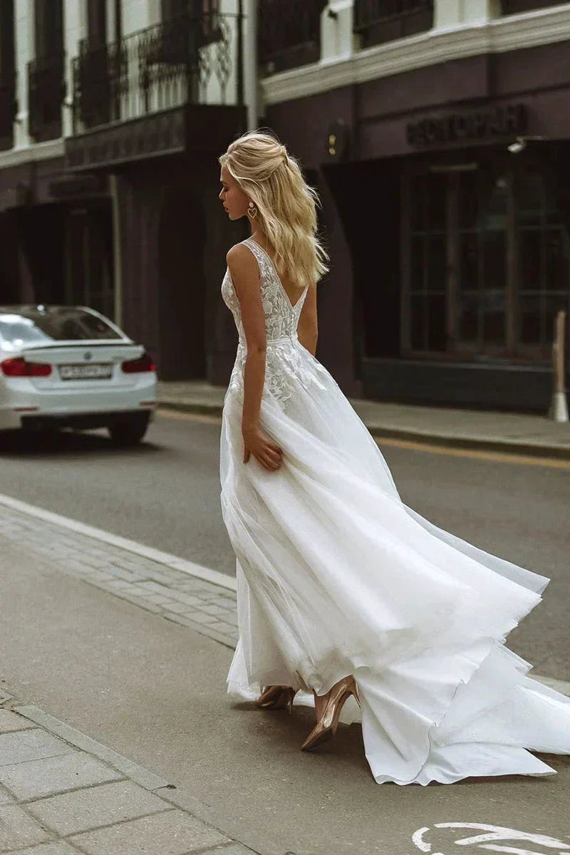 Boho Wedding Dresses V-Neck Appliques Lace A-Line Tulle Wedding Gown Beach Simple Bridal Dress bestidos de novia (ZD13301)