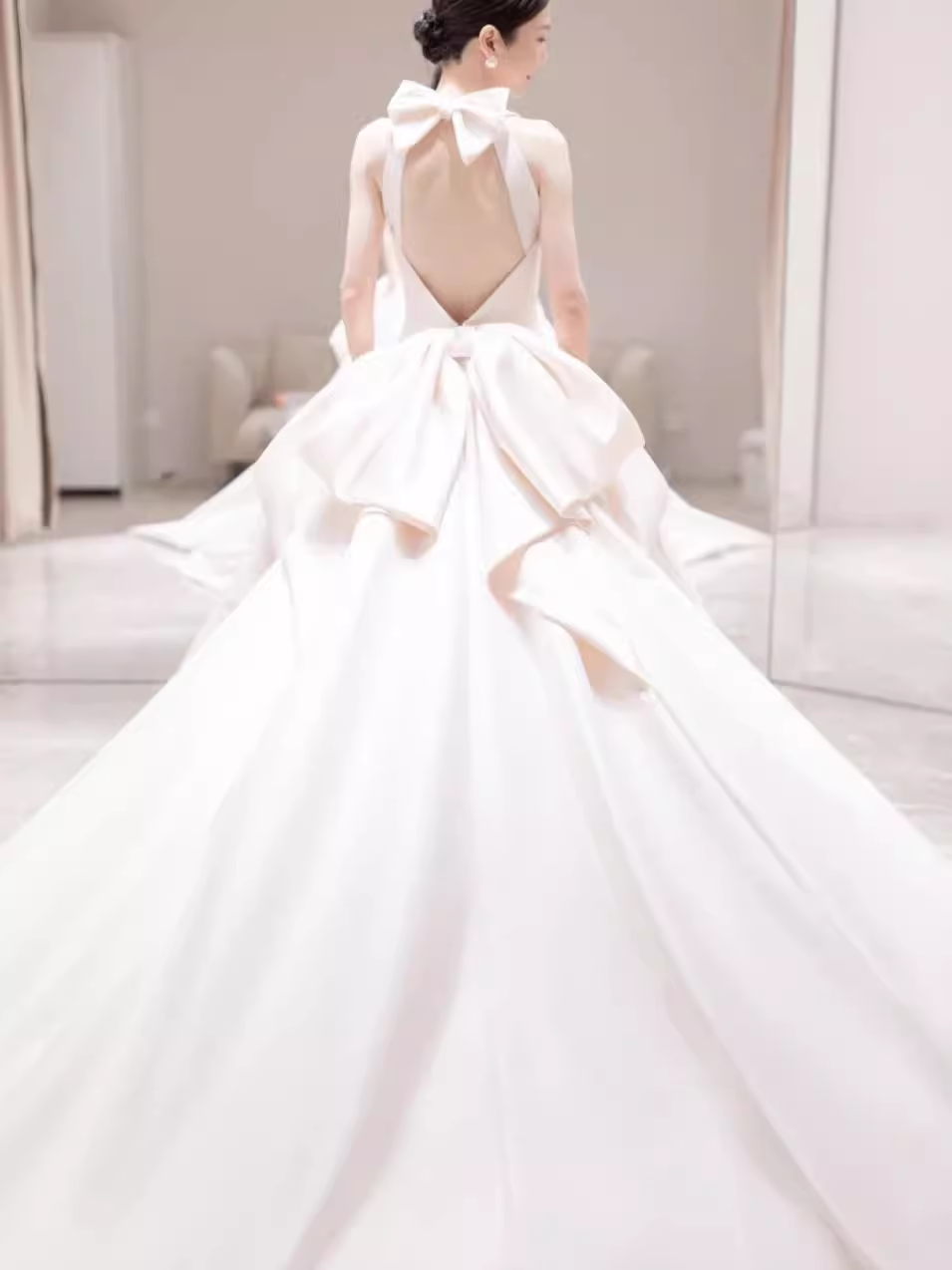 Vintage Ball Gown Scoop Neckline Backless White Long Wedding Dresses - View 4 | VelvetHem