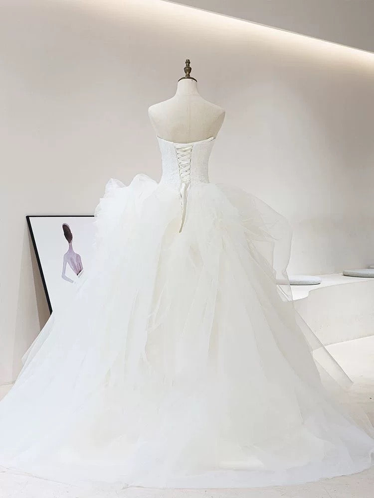 Dreamy Ball Gown Strapless Sleeveless White Tulle Wedding Dresses With Ruffles - View 5 | VelvetHem