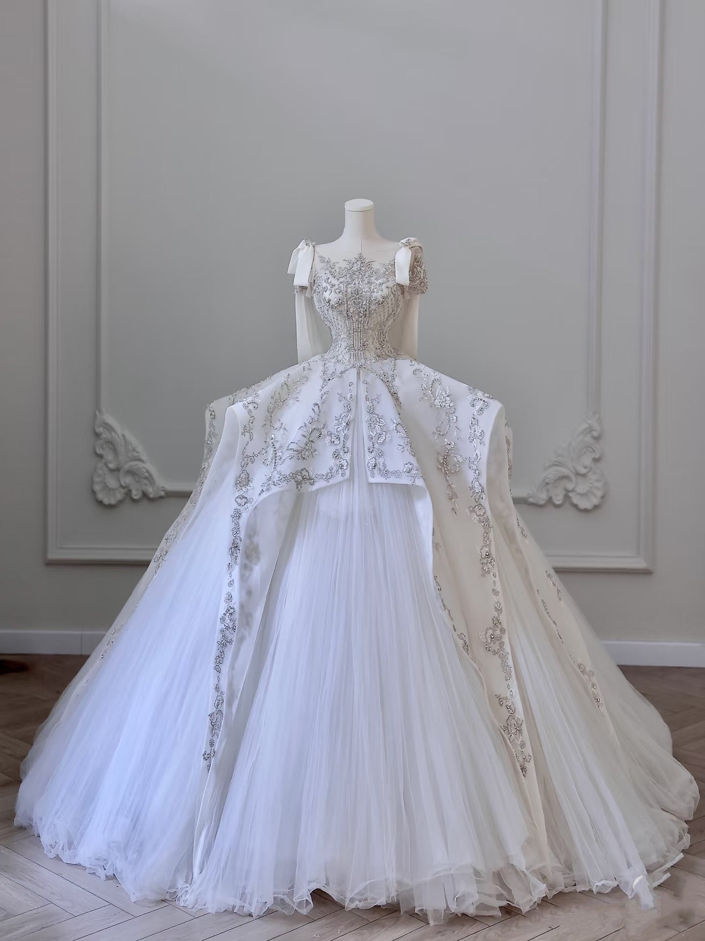 Unique Ball Gown Straps Tulle White Sequin Lace Wedding Dresses Brides Dress
