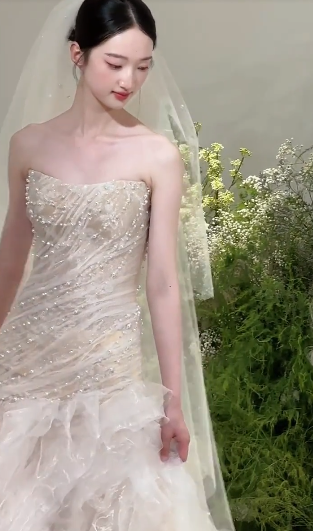 Dreamy Mermaid Strapless Tulle Beads With Veil Long Wedding Dresses - View 2 | VelvetHem