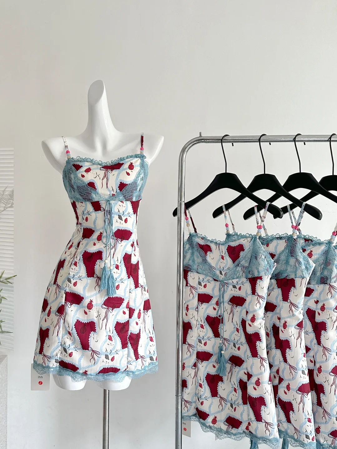 Stunning Mermaid Spaghetti Straps Satin Printed Lace Short Homecoming Dress 22th Birthday Outfits - View 4 | VelvetHem