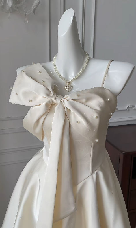 Cute A Line Spaghetti Straps Satin Beads Short Homecoming Dress 16th Birthday Outfits