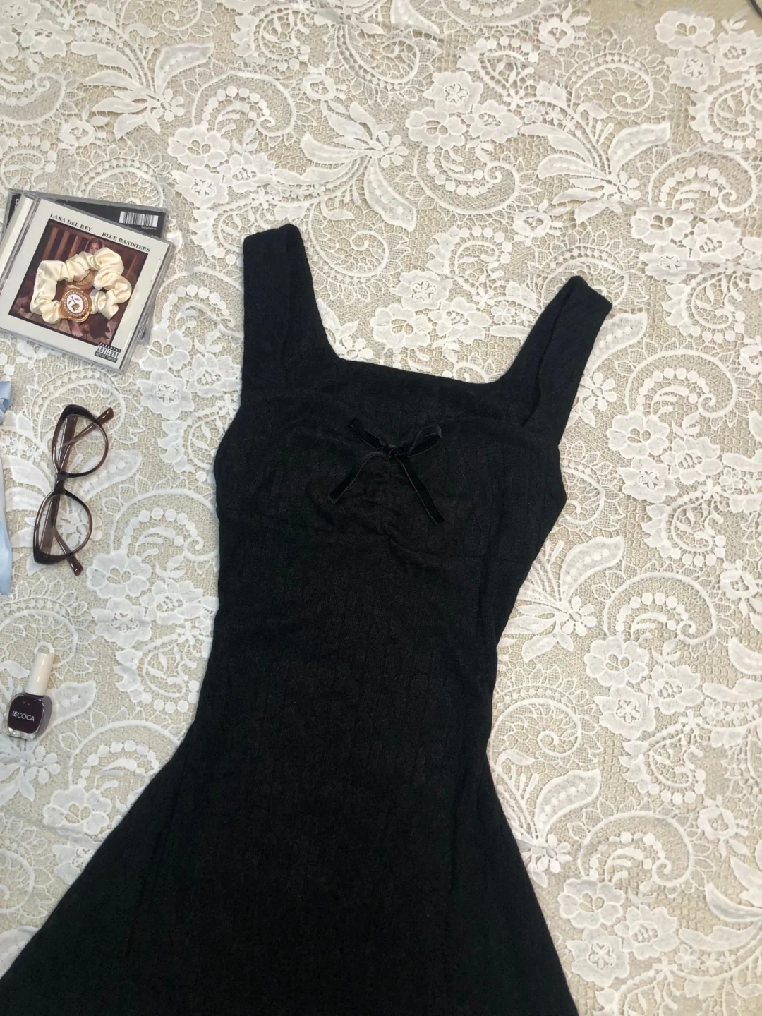 Eelgant A Line Square Black Satin Bow Short Homecoming Dress 18th Birthday Outfits - View 3 | VelvetHem