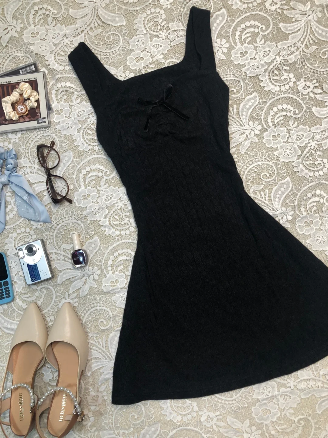 Eelgant A Line Square Black Satin Bow Short Homecoming Dress 18th Birthday Outfits - View 4 | VelvetHem