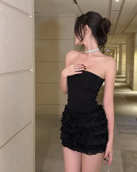 Black Tight Mermaid Strapless Satin Tiered Short Homecoming Dress 18th Birthday Outfits - VelvetHem