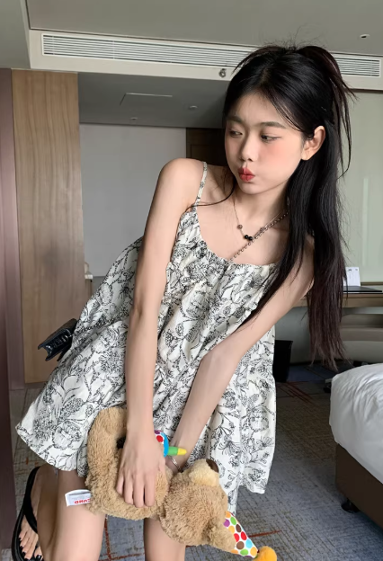 Vacation-style sundress, slimming floral print short dress - VelvetHem