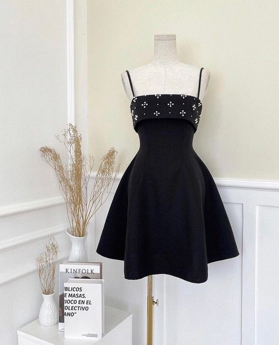 Elegant A line Spaghett Straps Satin Short Birthday Outfits Homecoming Dress