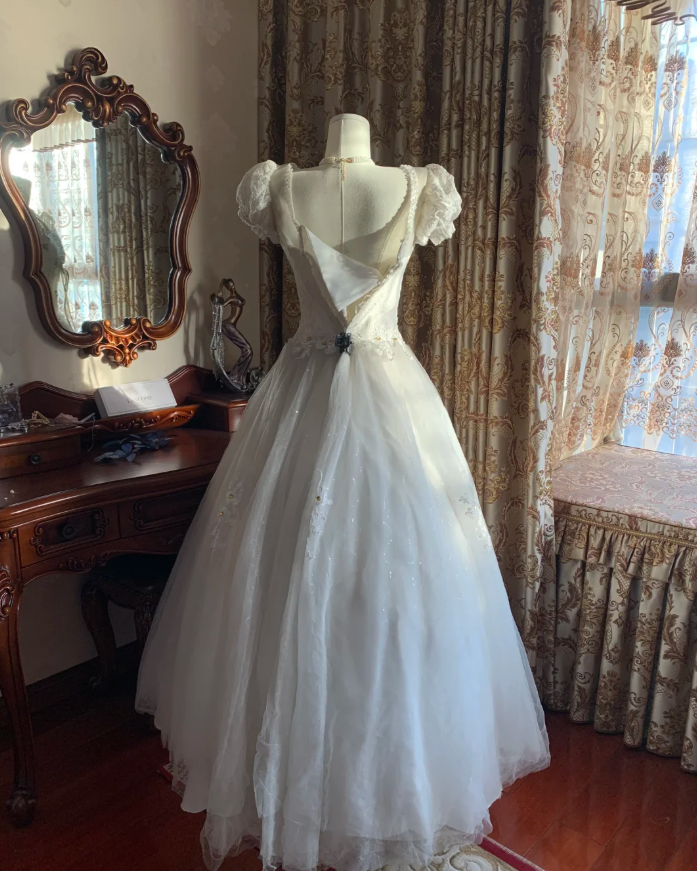 Classy White Ball Gown Tulle Lace Beaded Long Wedding Dress Formal Bridal Dress - View 10 | VelvetHem