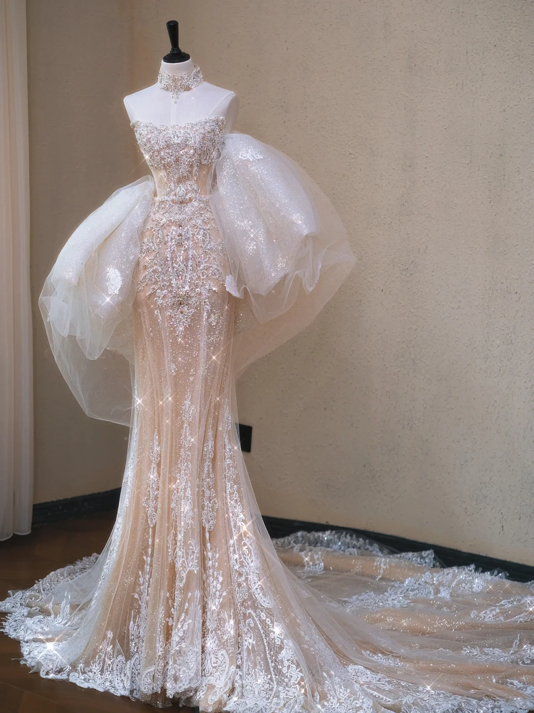 Classy Champagne Strapless Tulle Lace Appliques Mermaid Long Wedding Dress - VelvetHem