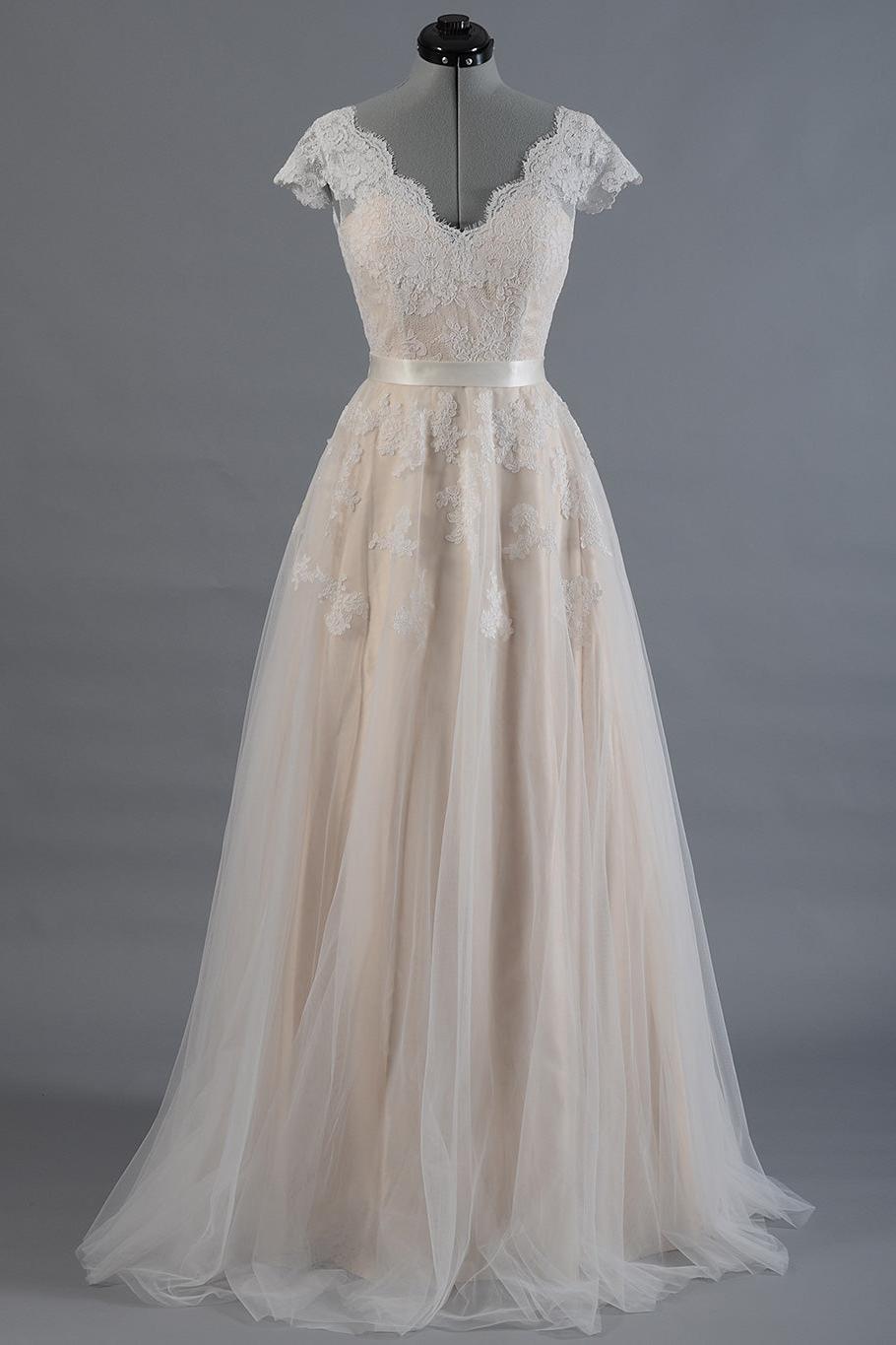 Cap Sleeve V-neck Lace Beach Wedding Dresses Backless Bridal Gowns with Tulle Skirt