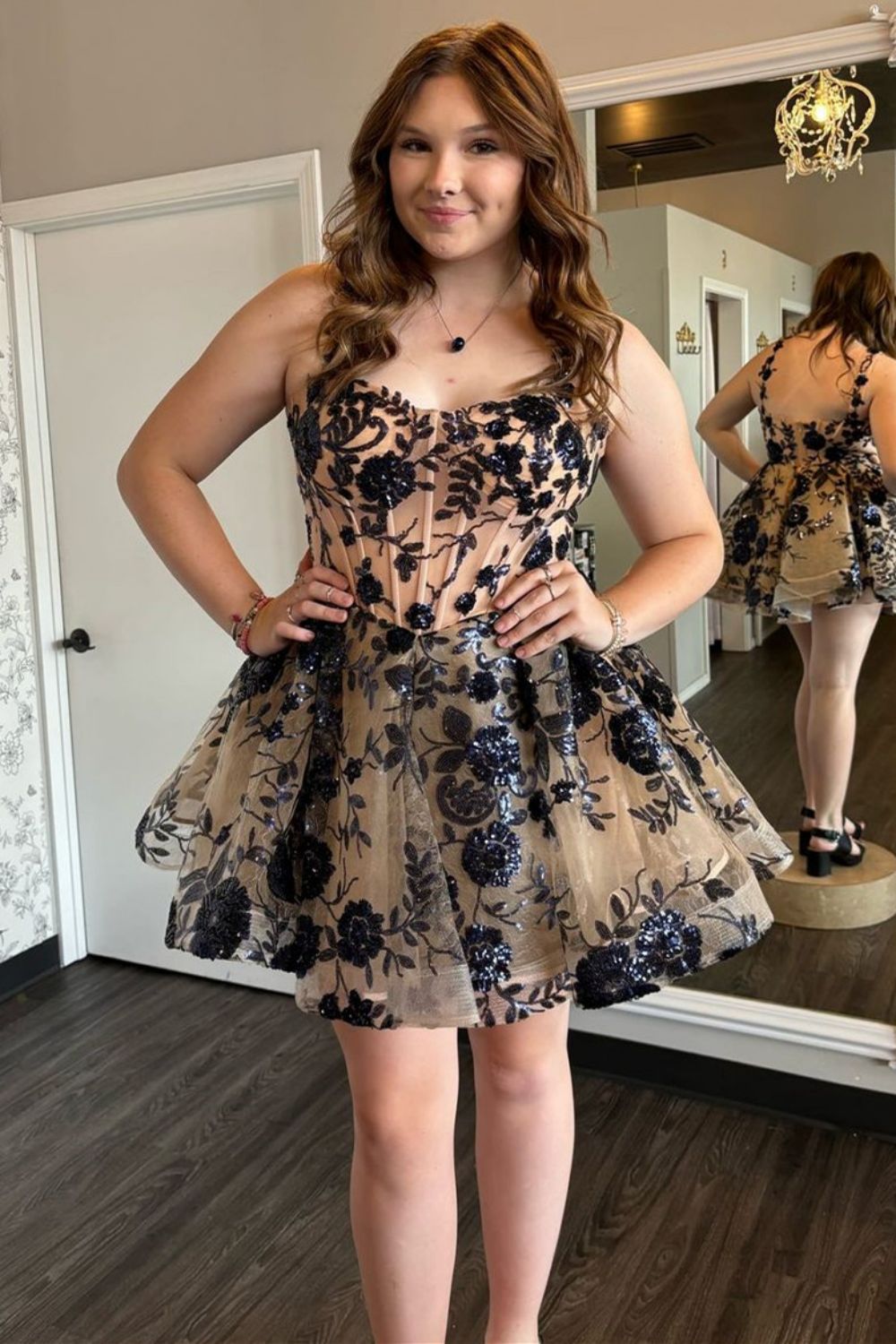 Champagne A-Line Straps Short Tulle Homecoming Dress with Black Appliques
