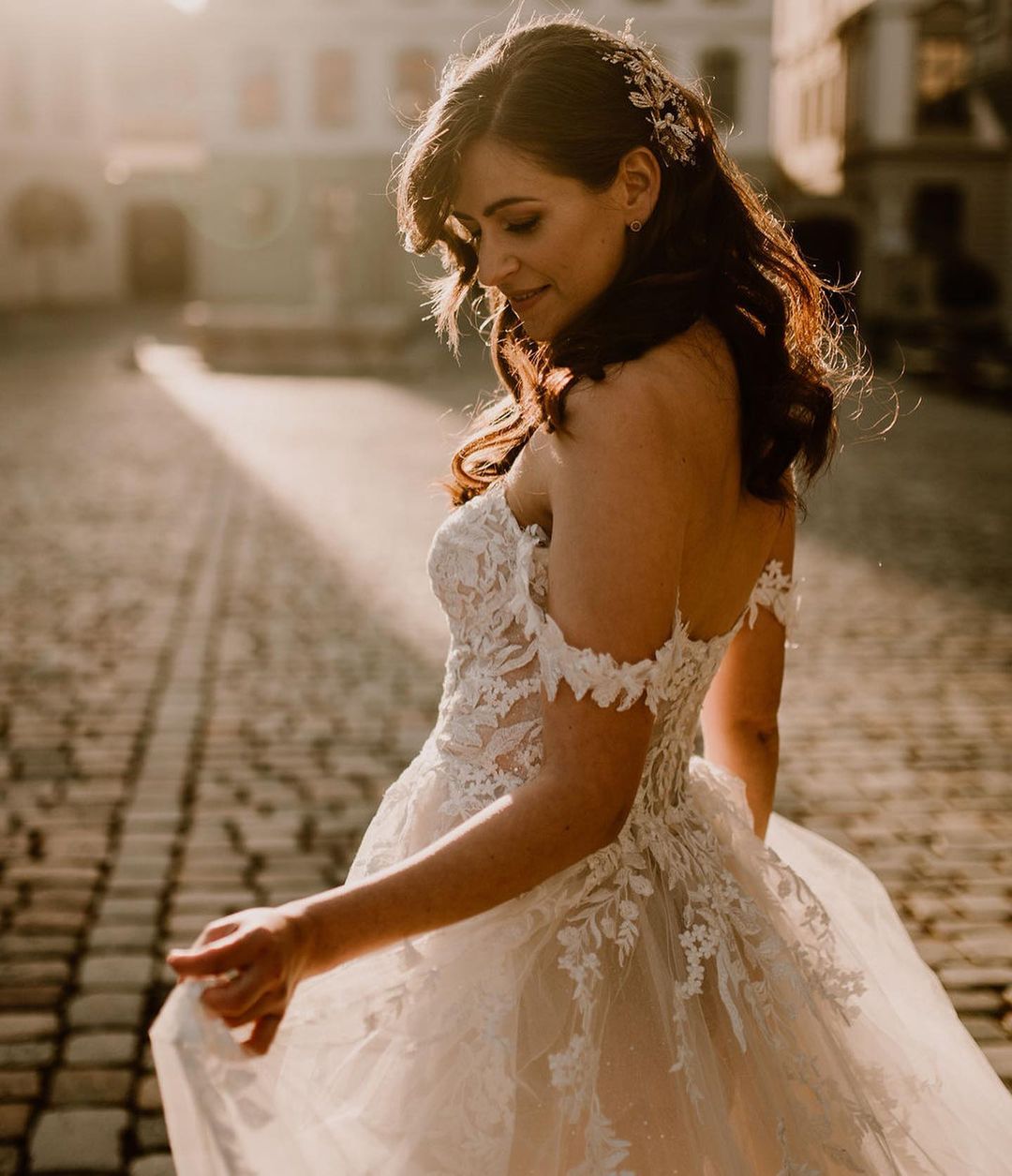 Charming Off The Shoulder Tulle Nude Pink Appliques Beach Wedding Dresses