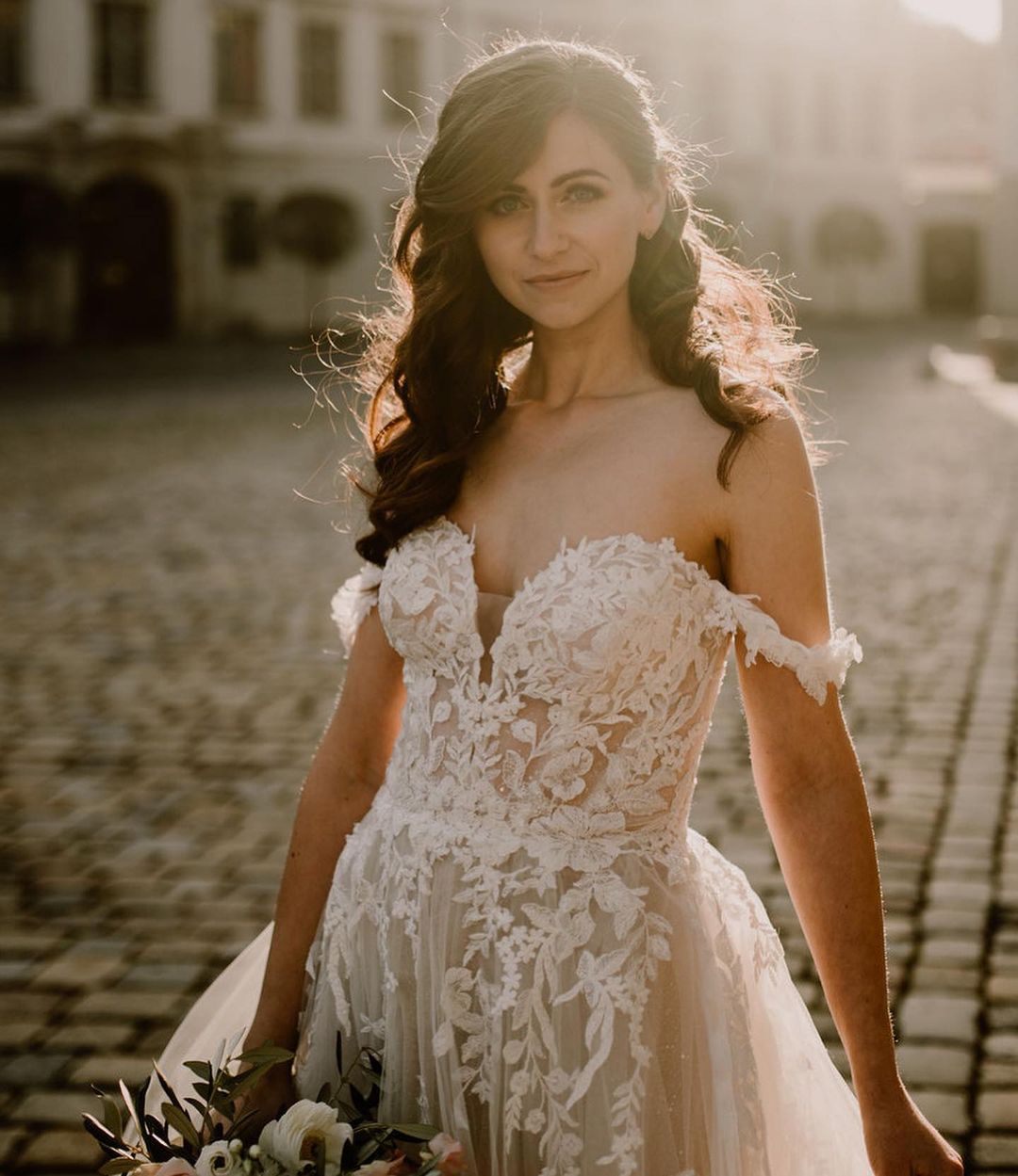 Charming Off The Shoulder Tulle Nude Pink Appliques Beach Wedding Dresses