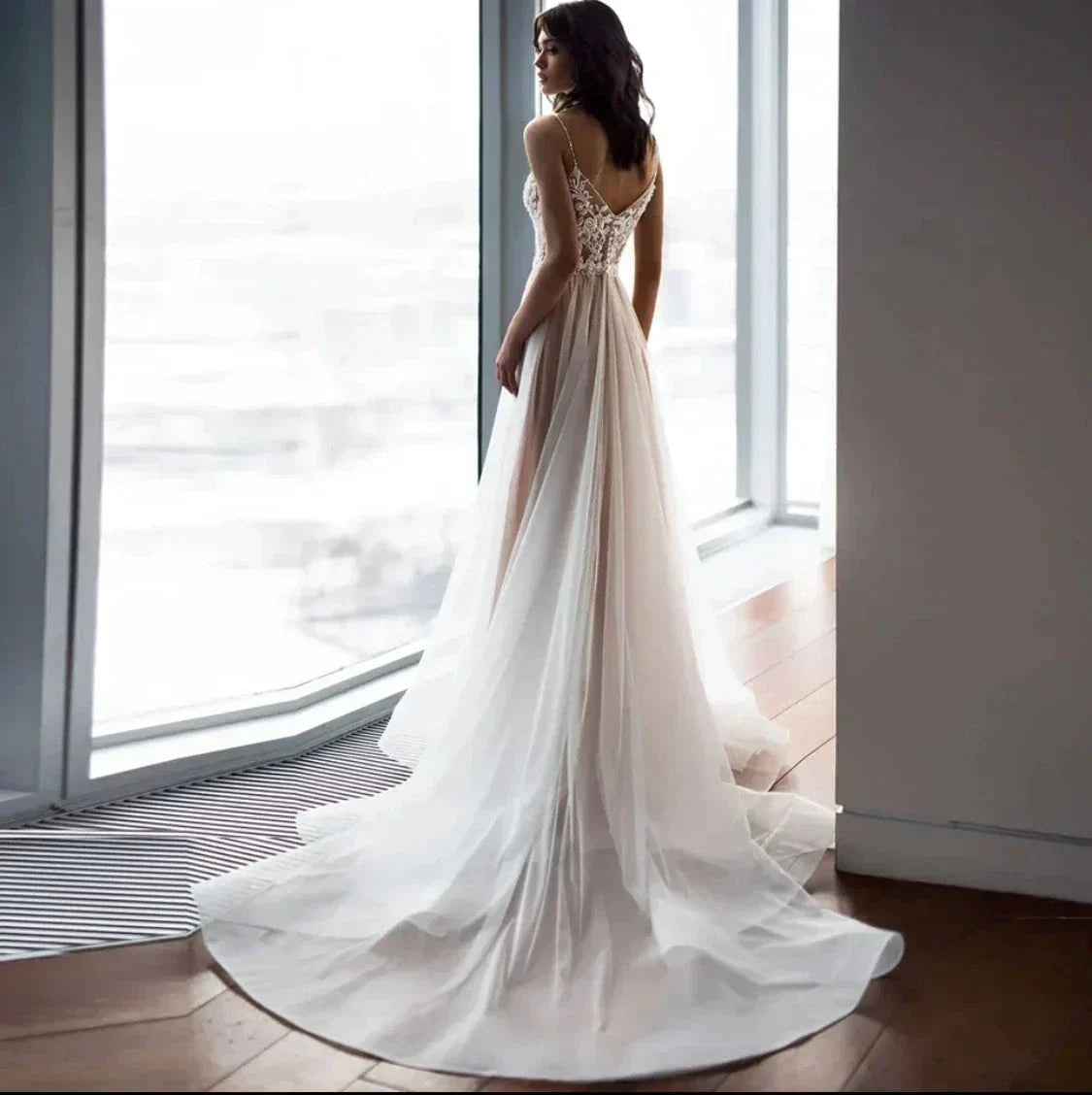 Charming Spaghetti Straps V Neck Wedding Dresses Lace Appliques Backless Tulle A Line Bridal Gowns Sweep Train Robe (ZD14251)