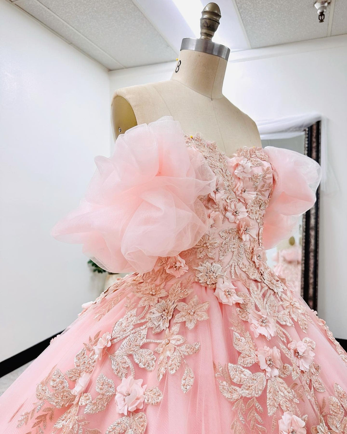 Chic Ball Gown Off Shoulder Puff Sleeves Flower Appliques Beaded Pink Tulle Princess Quinceanera Dress For Sweet 16