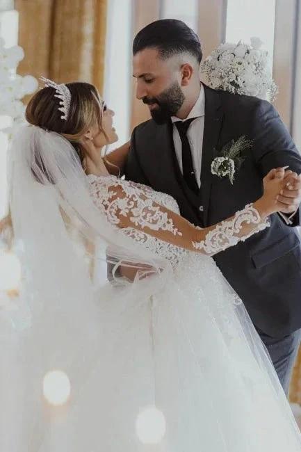 Chic Long White A-line Lace Tulle Wedding Dress with Long Sleeves (ZD15591)