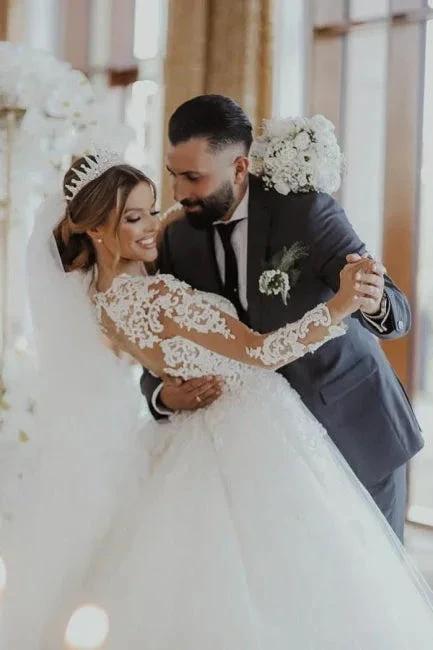 Chic Long White A-line Lace Tulle Wedding Dress with Long Sleeves (ZD15591)
