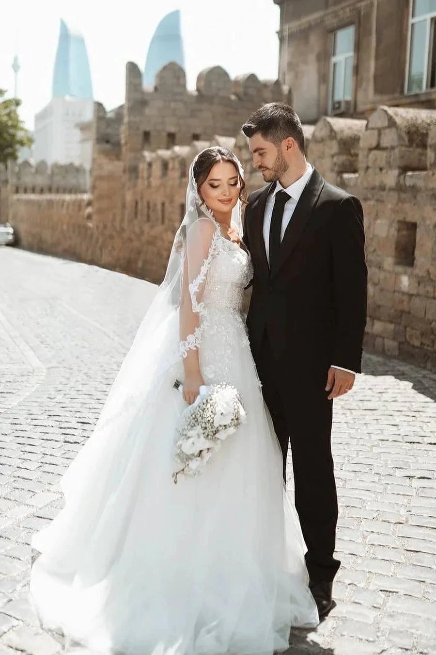 Chic Long White A-line Spaghetti Straps Lace Sleeveless Wedding Dress (ZD15677)
