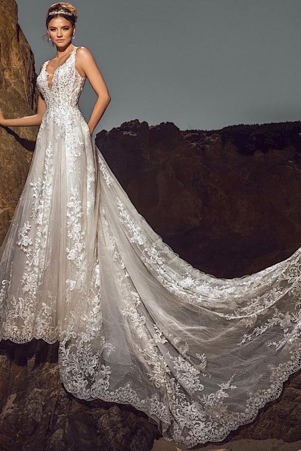 Chic Sleeveless V-Neck Beach Wedding Dress Aline Tulle Brial Dress with Lace Appliques& Pockets